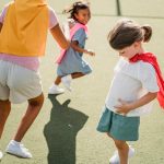 Kinderrheuma erkennen: Diese Anzeichen sollten Eltern ernst nehmen